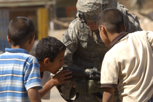 Deutsche Militärjugendoffiziere können Schulen besuchen