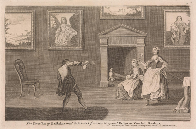 Zwei Personen spielen Tischtennis in einem Raum mit einem Kamin, Stühlen und gerahmten Fotos an der Wand; Text unten lautet "Die Abweichung von Battledore und Shuttlecock von einem Originaldesign in Vauxhall Gardens."