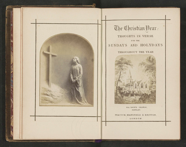 Offenes Buch mit dem Titel "Die christlichen Lieben Gedanken in Versen für die Sonntage und Feiertage Throughout the Year" mit einer Illustration einer Frau, die vor einem Kreuz mit Bäumen und Gebäuden im Hintergrund steht.