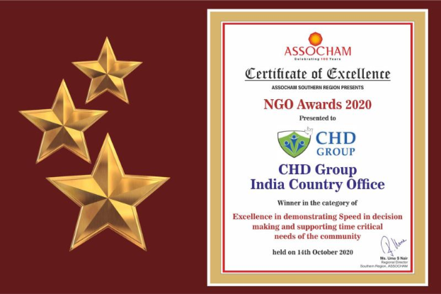 Auszeichnung für excellence für die Ngo Awards 2020, drei Sterne links, Text 'Chd Group India Country Office' rechts und Logo mit Schild und Lorbeerkranz.