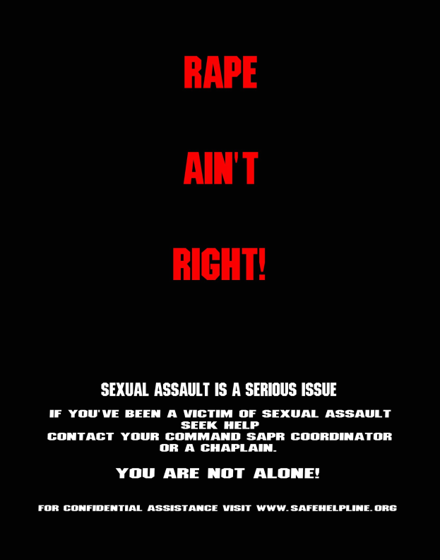 Plakat mit fetter schwarzer Schrift auf einem weißen Hintergrund, das "Rape Ain't Right: Sexual Assault is a Serious Issue" zeigt, eingerahmt von einem schwarzen Rand.