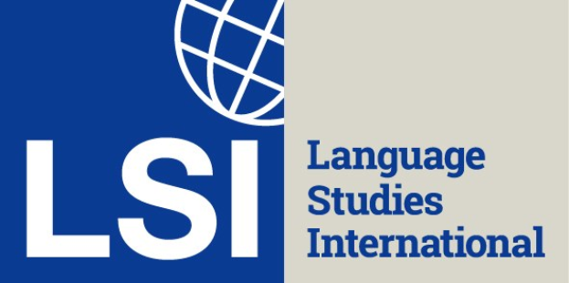 Blauer Kreis mit weißer Umrandung mit weißen "LSI"-Buchstaben über dem weißen Text "Language Studies International" auf einem blauen und weißen Hintergrund.