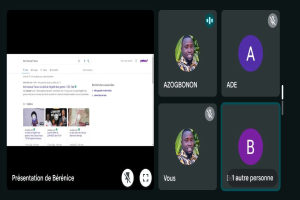 Screenshot einer Yahoo Finance-Webseite mit der Überschrift "Präsentation de Bérénice", das eine Gruppe von Menschen auf der linken Seite zeigt, Profilbilder und Text mit Icons auf der rechten Seite und einem Yahoo Finance-Logo im Footer.