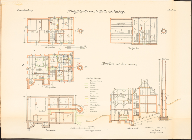 Altes Buch mit einem detaillierten architektonischen Plan und Text des Königlichen Hermwerks Berlin-Baklberg.