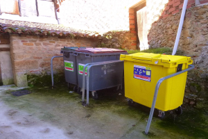 Glass Recycling Chaos: Why the District of Fürth Can't Apply Much Pressure with Full Glass Bins