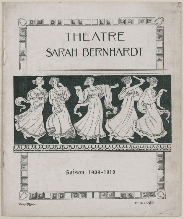 Plakat für das Theater Sarah Bernhardt von 1909-1910, das eine Gruppe von Frauen in der Mitte zeigt, umgeben von Text, der das Theater und seine Schauspieler beschreibt.