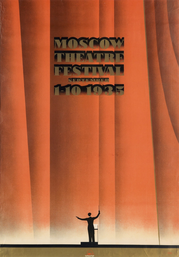 Plakat für das Moskauer Theaterfestival 1935 mit einer Person vor einem Vorhang mit Textangaben zum Festival