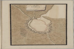Ein detaillierter Stadtplan der Stadt Lübeck auf dem Umschlag eines alten Buches, der Straßen, Gebäude und Sehenswürdigkeiten zeigt, mit begleitendem Text über die Bevölkerung, Geschichte und Kultur der Stadt.